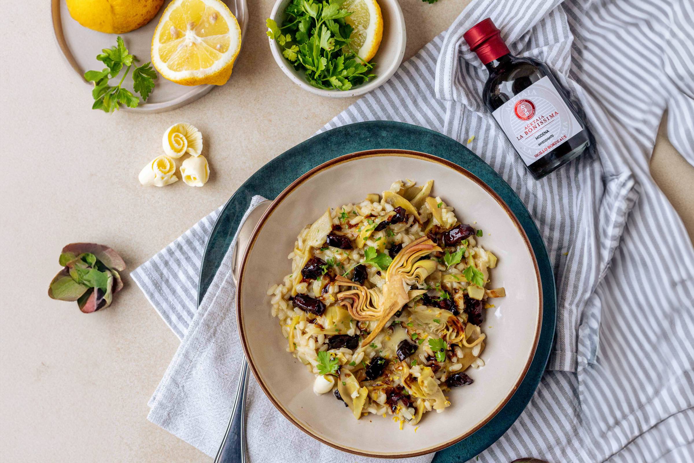 Risotto al Parmigiano Reggiano e carciofi con bacon stufato all'Aceto Balsamico Invecchiato Sigillo Bordeaux