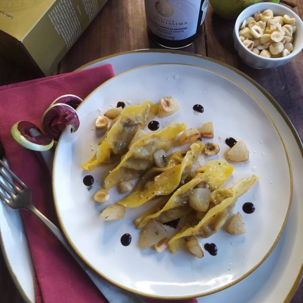 Ravioli with balsamic vinegar with Treviso radicchio, bacon, pears and chopped hazelnuts