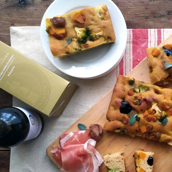 Focaccia morbida all'Aceto Balsamico di Modena con verdure autunnali
